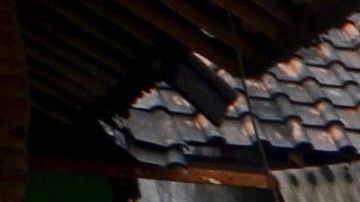 Ruinas tras la erupción del volcán Anak Krakatoa en Indonesia.