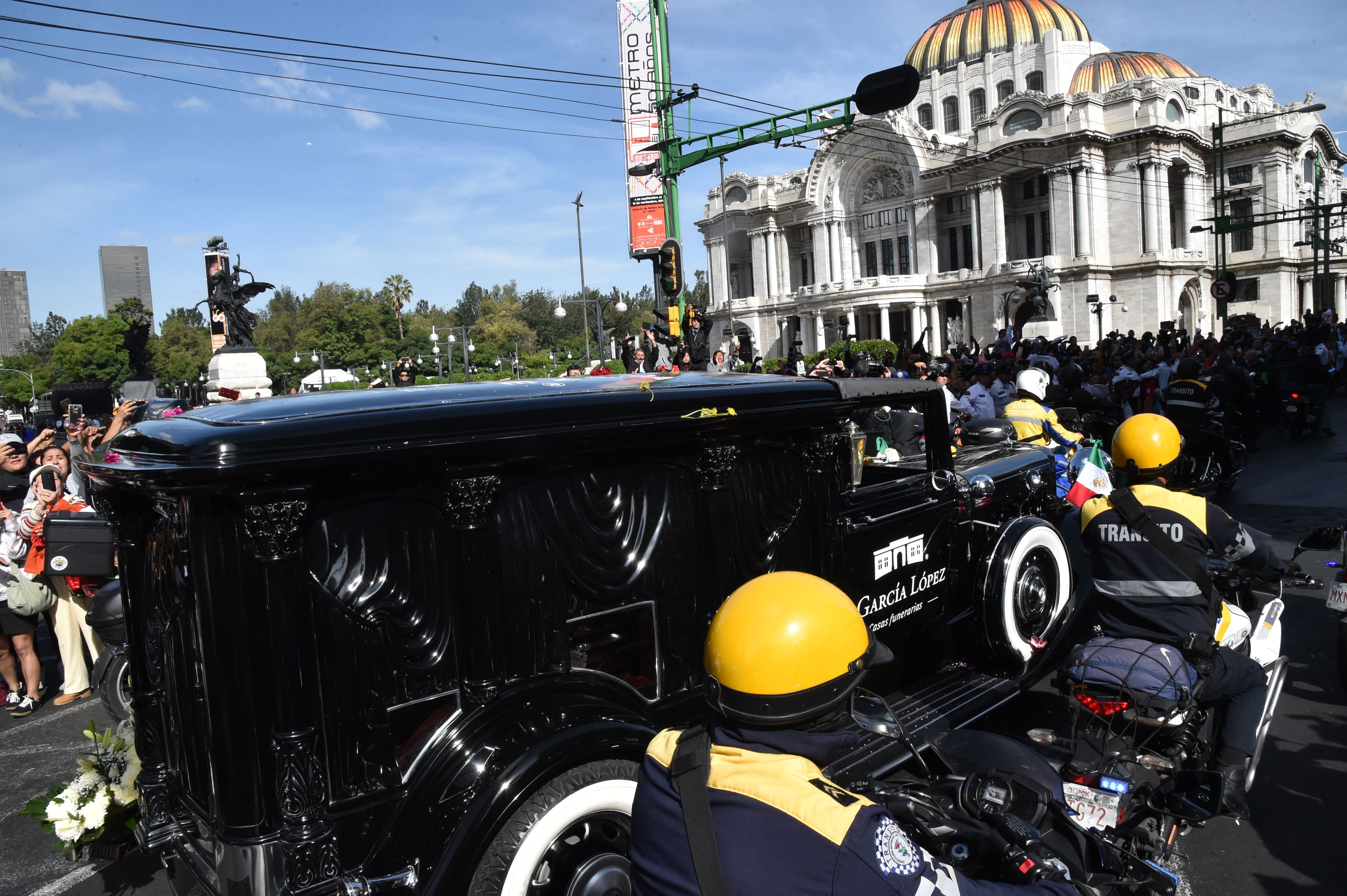 El Cadillac de 1928 que transportó los restos de José José ...