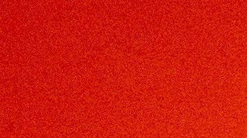 Bomberos recorren las carreteras rodeadas de fuego por el incendio de Kincade cerca de Geyserville, California.