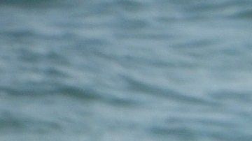 Fotografía de archivo de un grupo de migrantes navegando por el mar Mediterráneo.