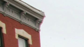 Un conductor puso en peligro a una familia por no respetar la luz roja.