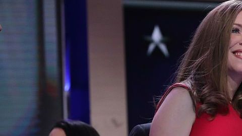 Chelsea, Hillary y Bill Clinton en la Convención Demócrata 2016