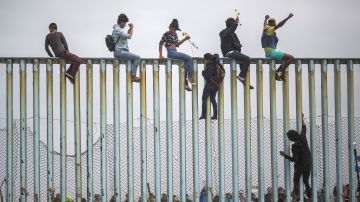 El arribo de caravanas de inmigrantes aumentó la captura de extranjeros en la frontera con México.