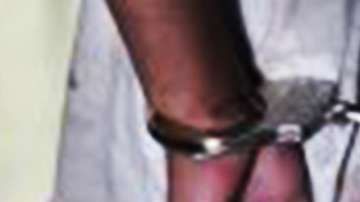 Fotografía de archivo de una persona arrestada.