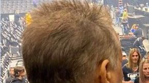 Eddie tomando foto al fan de Tool