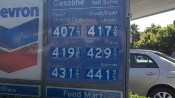 Newsome cree que detrás de los altos precios de gasolina puede haber publicidad engañosa.