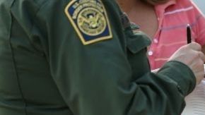 Los agentes enviaron varas veces a México a la menor y a su madre.