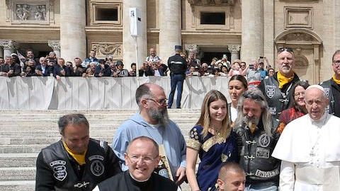 El grupo católico de "Jesus Bikers" presentó la Harley del 2016 personalizada al pontífice en julio del 2019