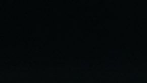 Lewis Hamilton festeja con Sebastian Vettel. Al fondo se aprecia Mario Achi.