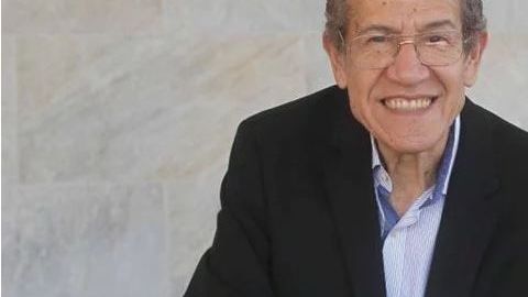 El profesor Latzo creó el programa 'Plantando América´.