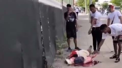 Una de las bromas del grupo consistió en simular un asesinato en plena calle.