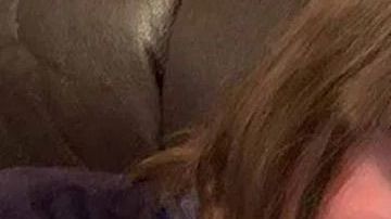 Alison Maclaine con su hijo.