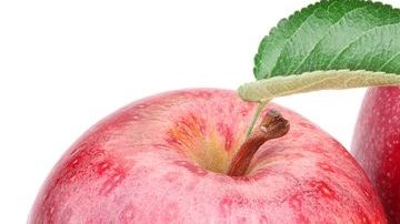 Entre las principales aportaciones de las manzanas se encuentra su alto contenido en fibra, también posee un efecto saciante, es un alimento antioxidante y tiene propiedades diuréticas.