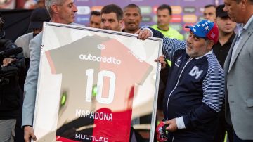 Diego Armando Maradona recibió un gran homenaje de uno de sus equipos rivales, Newel's Old Boys.