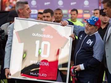 Diego Armando Maradona recibió un gran homenaje de uno de sus equipos rivales, Newel's Old Boys.