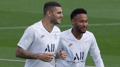 Mauro Icardi no deja pasar una foto de Neymar y se burla de su look.