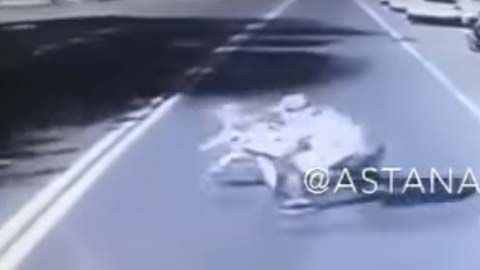 Un video muestra el choque.