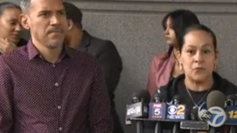 Lisandro Guzmán y Leandra Feliz ante la prensa el viernes