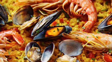 La paella es uno de los platillos más populares a nivel internacional, se dice que es la cuarta receta más buscada en la web.