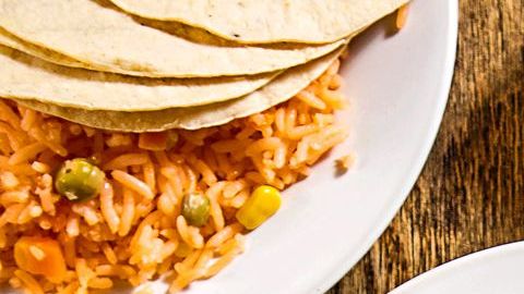 El puchero es una sopa calórica perfecta para el clima frío, es sumamente versátil, es por ello que existen numerosas y únicas versiones de esta sopa en todo el mundo.