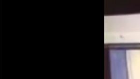 El momento en que el hombre golpea a una mujer.