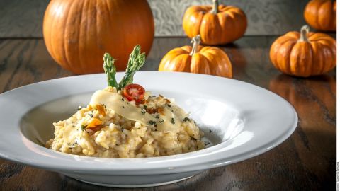 Inicia el otoño y con él las mejores y más cálidas recetas, el risotto es una maravillosa opción para brillar en tus celebraciones y sorprender a todos.