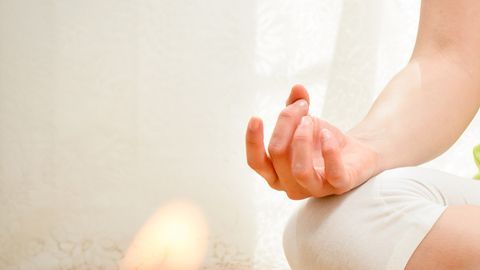 Mucha gente descarga aplicaciones para meditar.