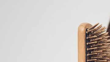 Otra de las principales recomendaciones para una cabellera de anuncio es aumentar la ingesta de agua y evitar el consumo de café.