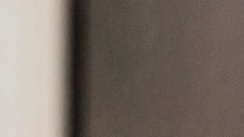 El hombre que puede rendirse fácilmente a los pies de una mujer es el que se acaba de mudar a una nueva ciudad o país.