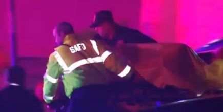 La familia de la víctima llamó a la policía tras ver al hombre a través de una cámara de vigilancia.