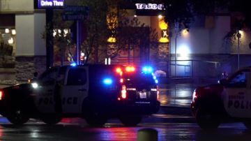 Un policía de Denton fue impactado durante la balacera que ocurrió el martes por la madrugada.