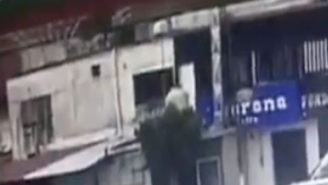 VIDEO: Narcos ejecutan con más de 50 balazos a hombre en el estado natal de AMLO