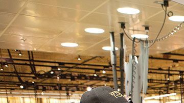 Para el mediodía, más de 3,000 personas ya habían entrado a la nueva sucursal.