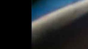 Una vez en el suelo, la policía aturdió al joven con la pistola eléctrica.