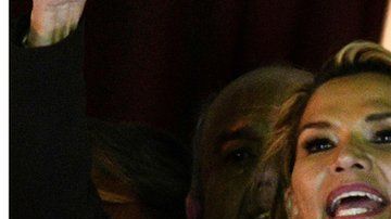 "La Biblia vuelve a palacio", declaró la presidenta interina de Bolivia, Jeanine Áñez