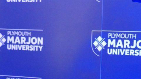 Después de un comienzo difícil, Maddy Hopson desafió sus probabilidades y se graduó en la universidad.