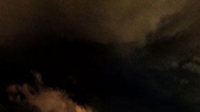 Un artista de NASA imagina cómo fue el bombardeo de meteoritos contra la Tierra.