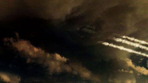 Un artista de NASA imagina cómo fue el bombardeo de meteoritos contra la Tierra.