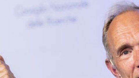 Berners-Lee espera que Facebook no permita más la publicación de publicidad política.