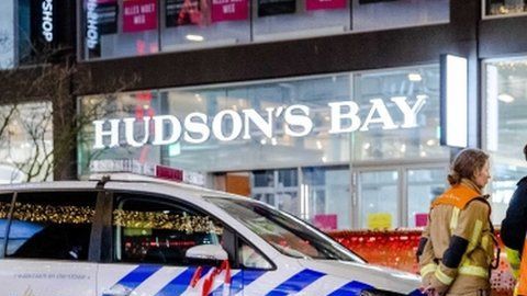 La policía busca al sospechoso de haber realizado el ataque.