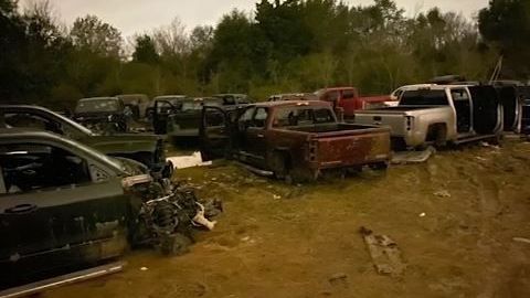 Más de 50 vehículos fueron descubiertos.