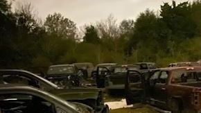 Más de 50 vehículos fueron descubiertos.