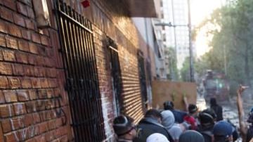 Manifestantes participan de las protestas durante la conmemoración del primer aniversario del asesinato del comunero mapuche Camilo Catrillanca.