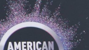 Selena Gomez en la alfombra roja de los American Music Awards (AMA's)