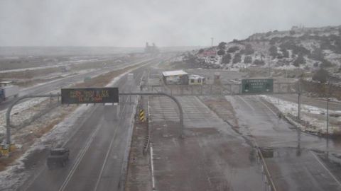 La nieve cae este viernes sobre Arizona.