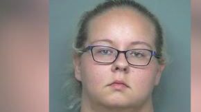 Jessica Renee Kelley fue acusada de lesiones a un menor.