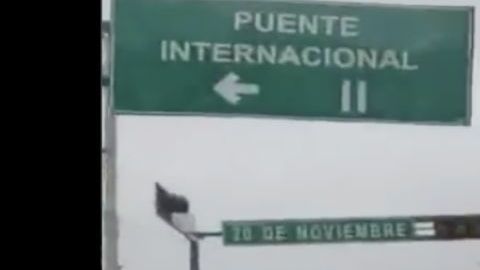 Acusan a autoridades de aliarse a narcos y criminales para cobrar dinero a mexicanos que cruzan frontera