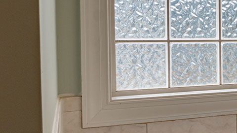 La anciana logró protegerse del frío gracias a un calentador eléctrico.