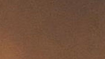 Adrián Uribe y su novia.