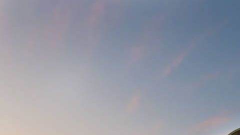 La nariz del Guppy se abrió al amanecer del lunes 25 de noviembre, revelando la nave espacial Orion en su interior.